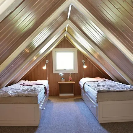 펜션 Two Bedroom Holiday In *